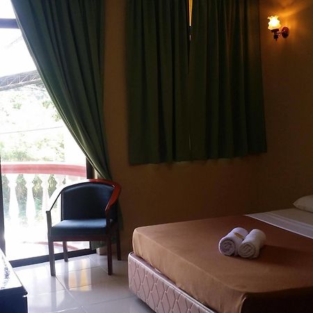 Hji Residensi Hotel Kuah Exterior foto