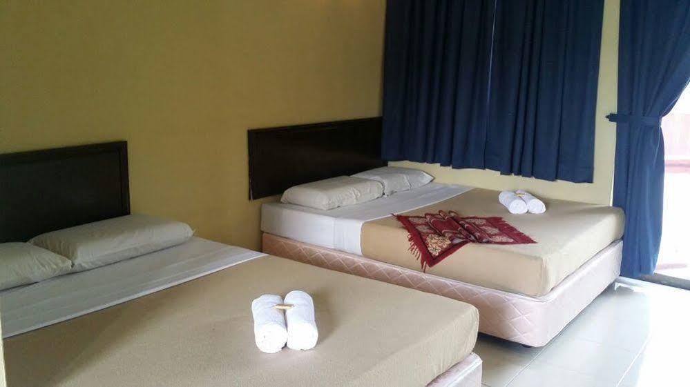 Hji Residensi Hotel Kuah Exterior foto