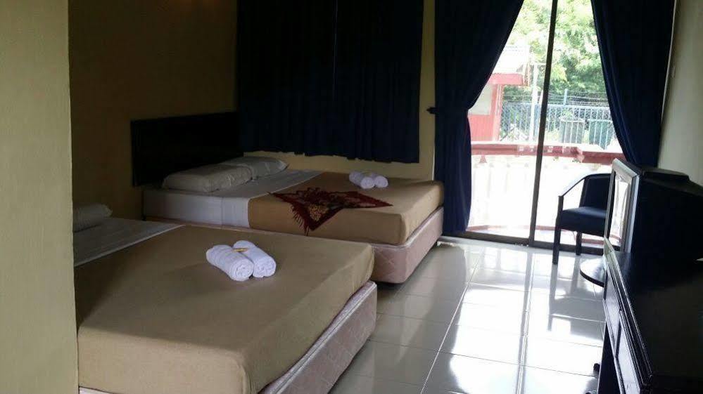 Hji Residensi Hotel Kuah Exterior foto