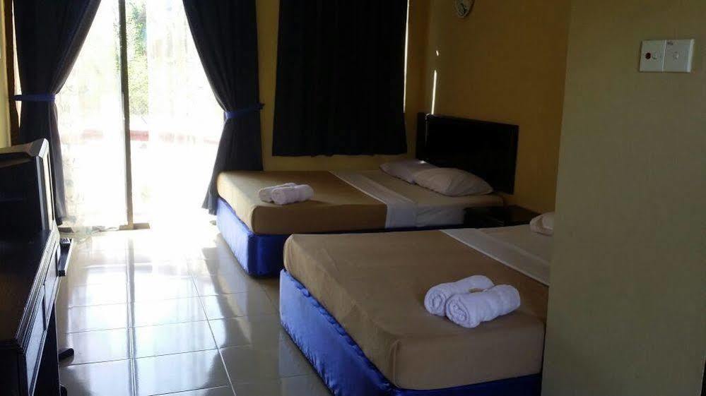 Hji Residensi Hotel Kuah Exterior foto