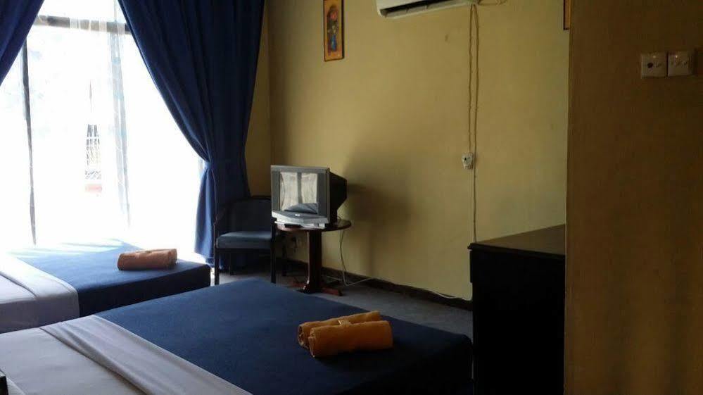 Hji Residensi Hotel Kuah Exterior foto