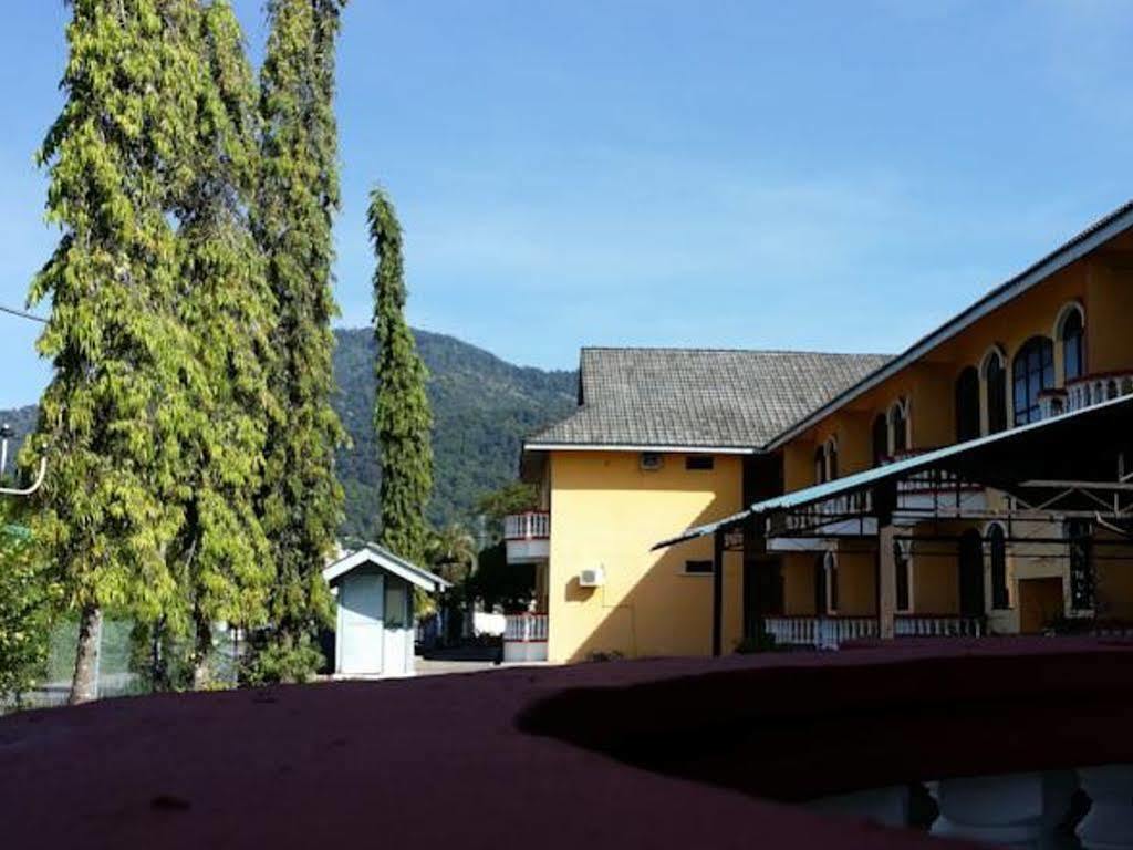Hji Residensi Hotel Kuah Exterior foto